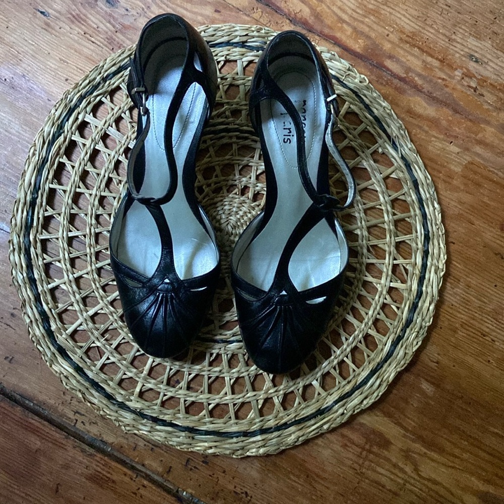 Black salomes heels by Parcours Paris, French brand!! Such pretty classic heels!